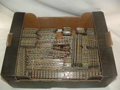 A tray containing a quantity of HORNBY DUBLO 3R Straight Track - EDB1 x 10, EDB1T x 3,