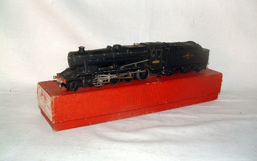 HORNBY DUBLO 2R 2225 BR Black Class 8F 2-8-0.