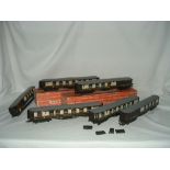 GRAHAM FARISH 00  - a tray containing 6 x Pullman Cars - 4 x 1950 issue - 3 are in Good condition