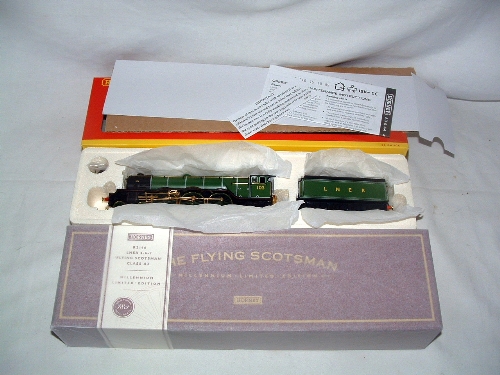 HORNBY R2146 LNER Green Class A3 4-6-2 'Flying Scotsman' no 103 with gold metalwork..