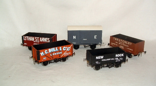 0 Gauge 5 x  Kit Built Goods Wagons by Parkside Dundas,