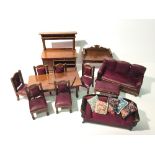 Selection of late 19th/early 20th century doll's house furniture comprising: sofa,