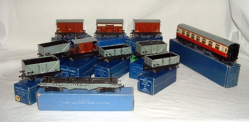 HORNBY DUBLO 3R - 10 x Tinplate BR Goods Wagons and a BR(LMR) Coach in Blue Boxes - D1 Fish Van,