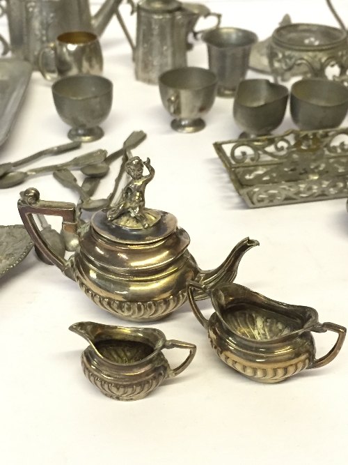 Good quantity of miniature metal pots, pans and utensils with intricate patterning, - Image 2 of 2