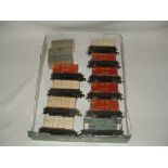 A tray containing 9 x 2 and 3R D1/4645 Low Wagons each with a Meat or Furniture Container,