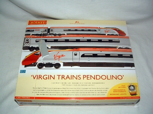 HORNBY R2467 'Virgin Trains Pendolino' Train Pack comprising a Class 390 motorised Kitchen First