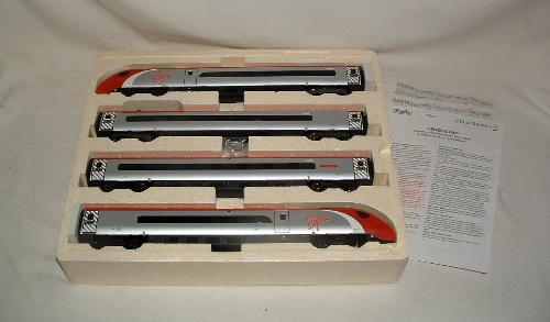 HORNBY R2467 'Virgin Trains Pendolino' Train Pack comprising a Class 390 motorised Kitchen First - Image 2 of 2