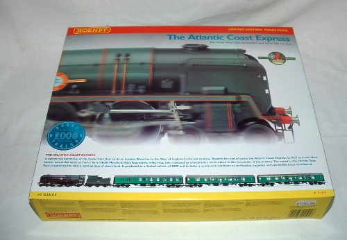 HORNBY R2194 'Atlantic Coast Express' Train Pack comprising a BR Green MN 4-6-2 'Holland America