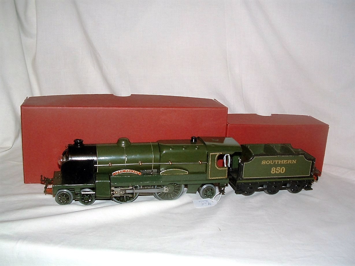 HORNBY 0 Gauge E320 3R 20V SR Green 4-6-2 'Lord Nelson' and Tender no 850. Serviced 10/2015.