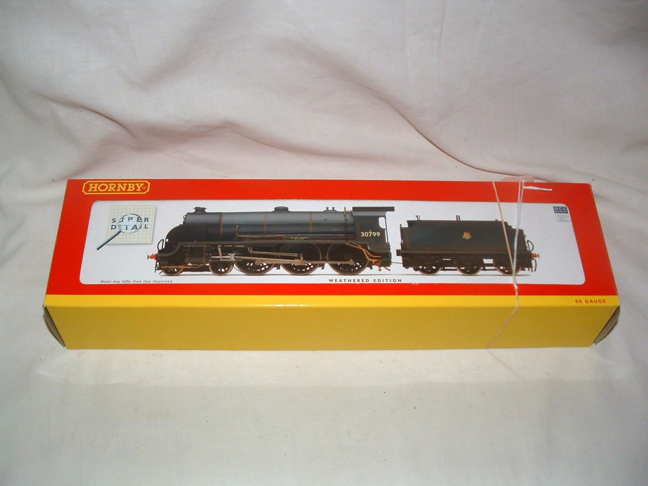 HORNBY R2621 BR Green Class N15 4-6-0 'Sir Ironside' no 30799. DCC ready.