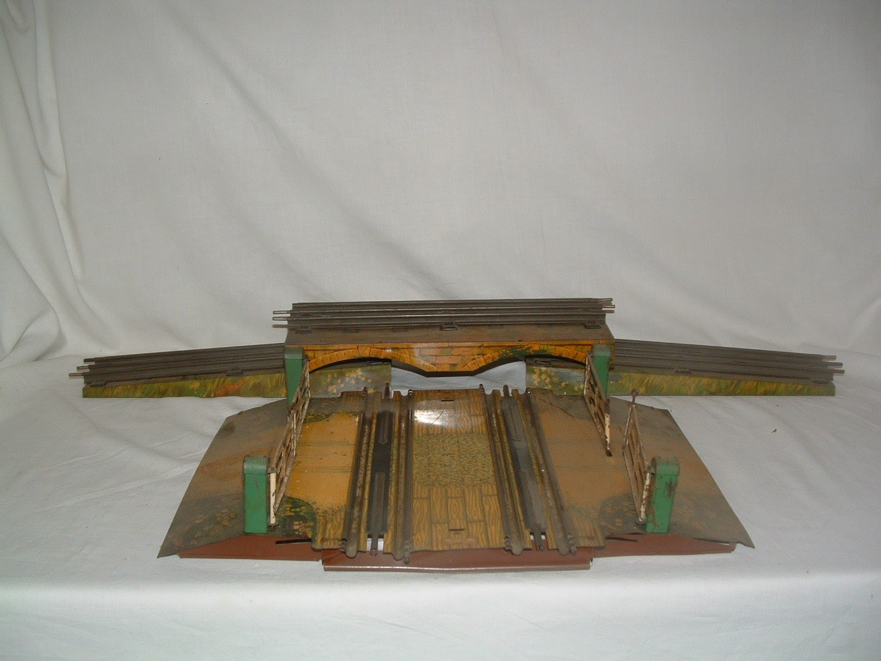 HORNBY 0 Gauge Series 4 Wayside Station Ripon with Ramps (Fair Plus) and an Extension Platform with - Image 2 of 2