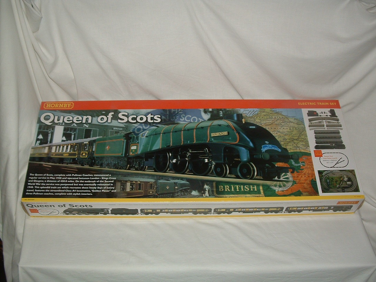 HORNBY R1024 'The The Queen of Scots' Ready to Run Train Set comprising a BR Green Class A4 4-6-2