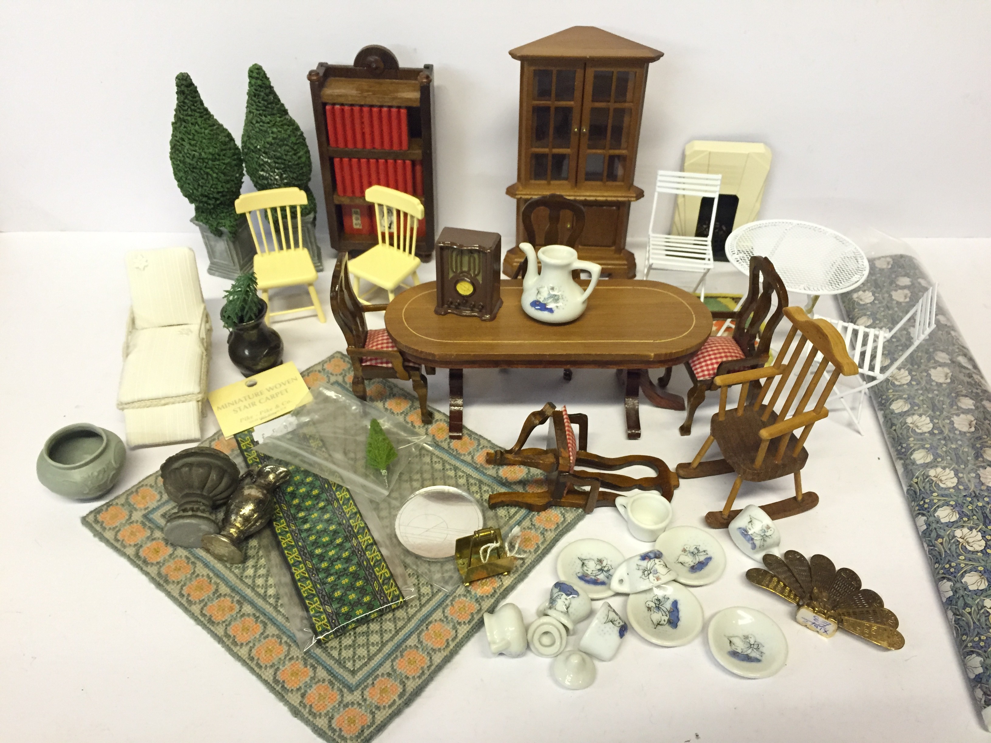 Quantity of Art Deco style doll's house furniture, accessories and lighting,