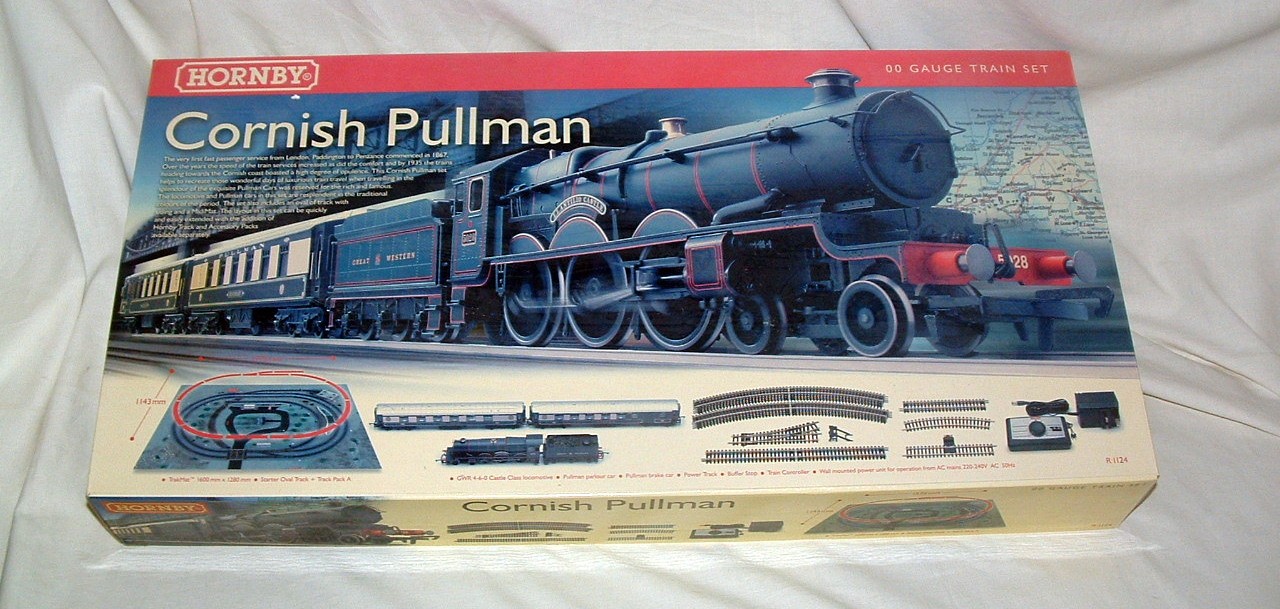 HORNBY R1124 'The Cornish Pullman'  Ready to Run Train Set comprising a GWR Green 4-6-0 'Llantilio