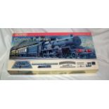 HORNBY R1124 'The Cornish Pullman'  Ready to Run Train Set comprising a GWR Green 4-6-0 'Llantilio