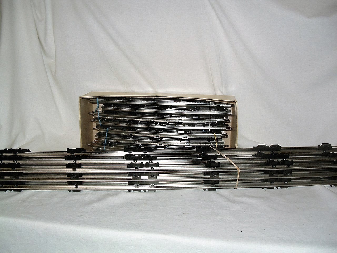 10 x  1m lengths and 16 x large radius half curves of quality reproduction 0 Gauge 3R Track