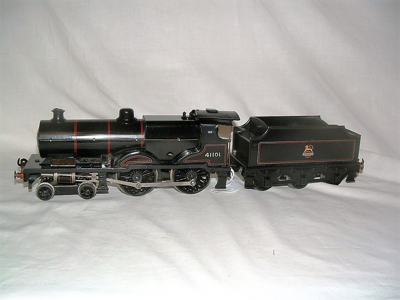 BASSETT-LOWKE O 5302 3R BR Black litho lined Red/Grey Class 4P 4-4-0 and Tender. Serviced 10/2015.