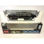 Sun Star Lincoln 1/18 scale Limousine, appears E in G box (some discolouration to bubble pack).