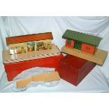 HORNBY 0 Gauge no 3 Station c1939 with Ramps and a No 1 Goods Platform c1950 - both Excellent in