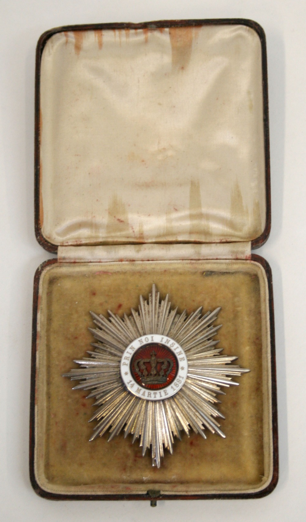 Romanian Order of the Crown Breast Star in silver with enamel centre which remains undamaged.