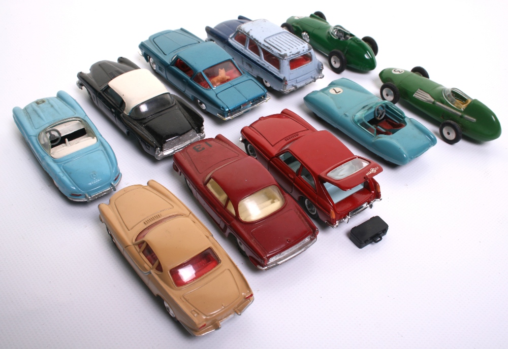 Ten Unboxed Corgi Toys,150 Vanwall Racing Car,151 Lotus Mark 11 Le Mans,152 BRM Racing Car, dark - Image 2 of 2