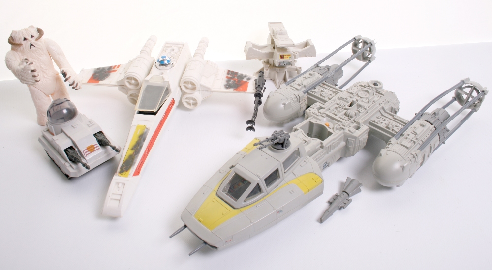 Selection of Vintage Star Wars Vehicles including Millennium Falcon (missing training ball & top - Image 3 of 3