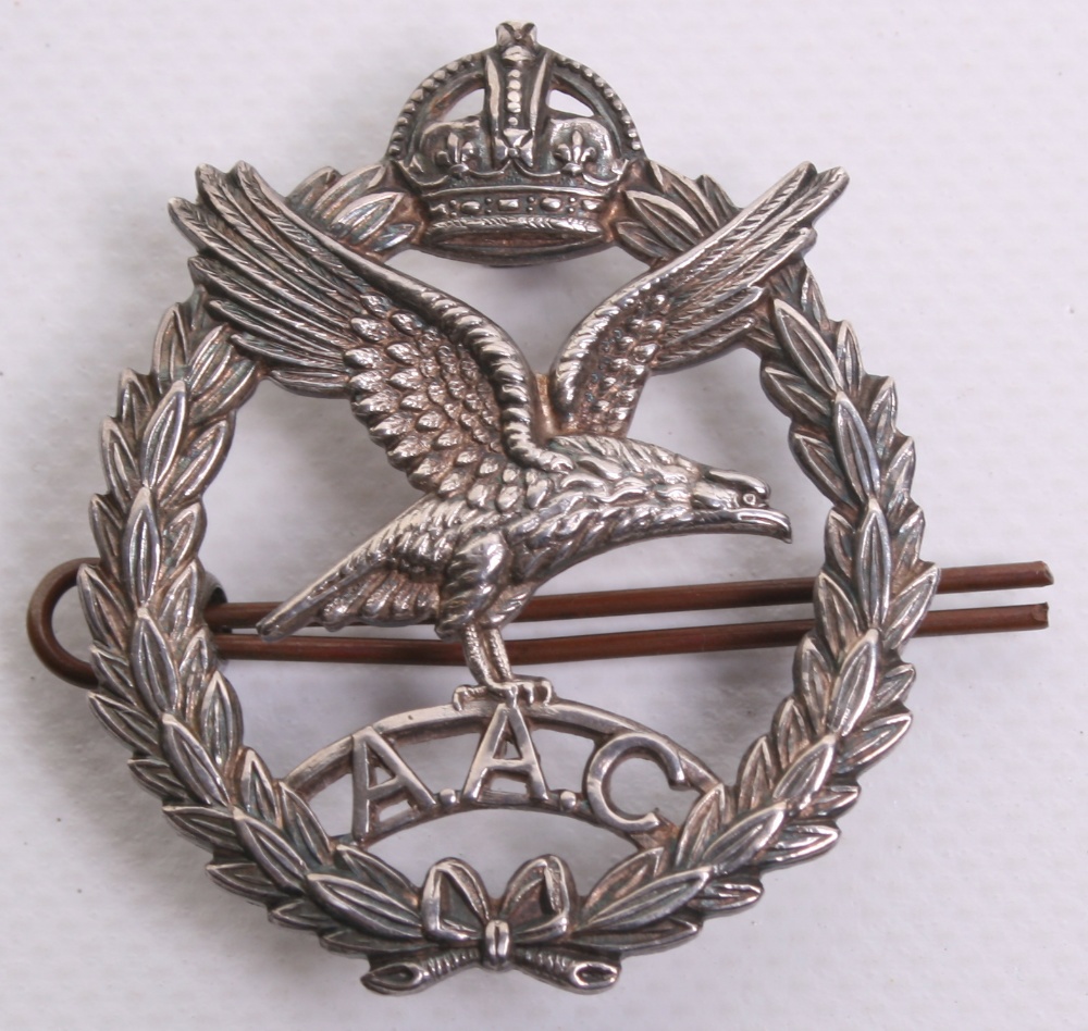 1942 Hallmarked Silver Army Air Corps Officers Beret Badge, of superior quality and finely detailed.