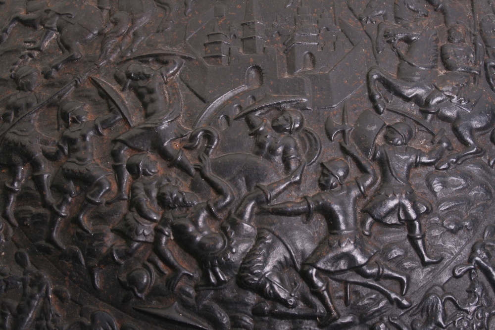 Decorative Cast Iron Circular Shield in Renaissance Style, 21" diameter, relief battle scene - Image 2 of 3