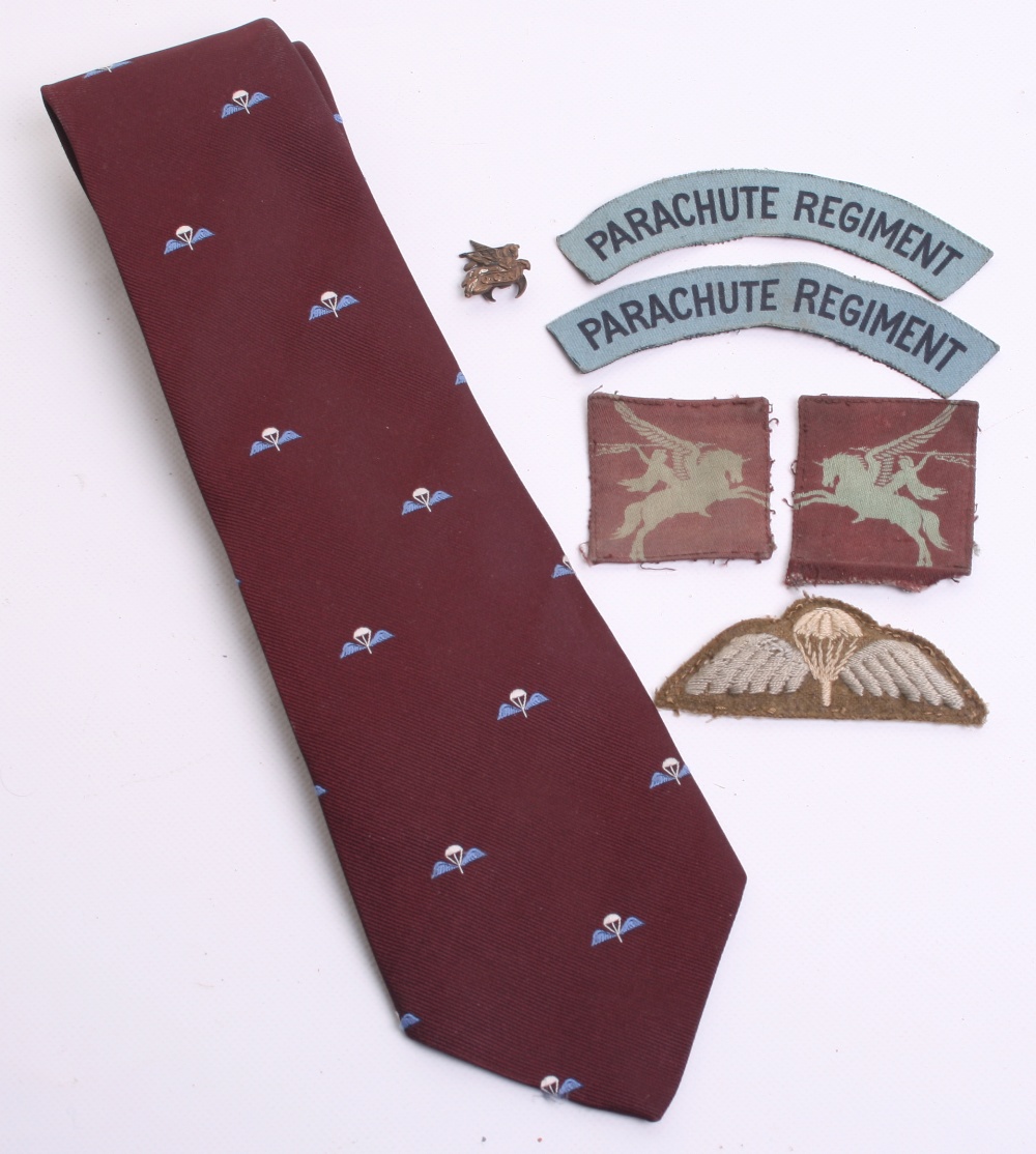 WW2 British Airborne Parachute Regiment Insignia Grouping consisting of matched pair of uniform - Image 3 of 3