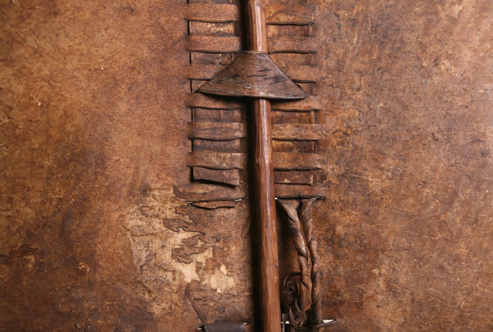 Scarce Zulu Warriors Large Fighting Shield of animal hide with remains of the brown and white animal - Image 6 of 6