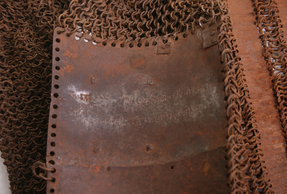 Indian 17th Century Mail and Plate Shirt. Four central plates with spear-shaped buckles, the - Image 3 of 4