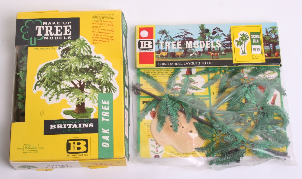 Two Britain’s Tree Models, 1815 Coconut Palm and 1822 Oak Tree, both in mint boxed condition (2