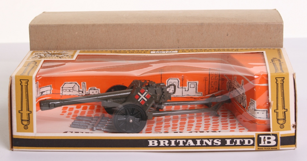 Britains Boxed  9732 German Field Gun PAK 38,export version, with red flag, white cross in mint