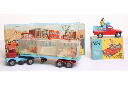 Corgi n° 487 Chipperfield's Circus Land Rover Parade vehicle en boîte 1