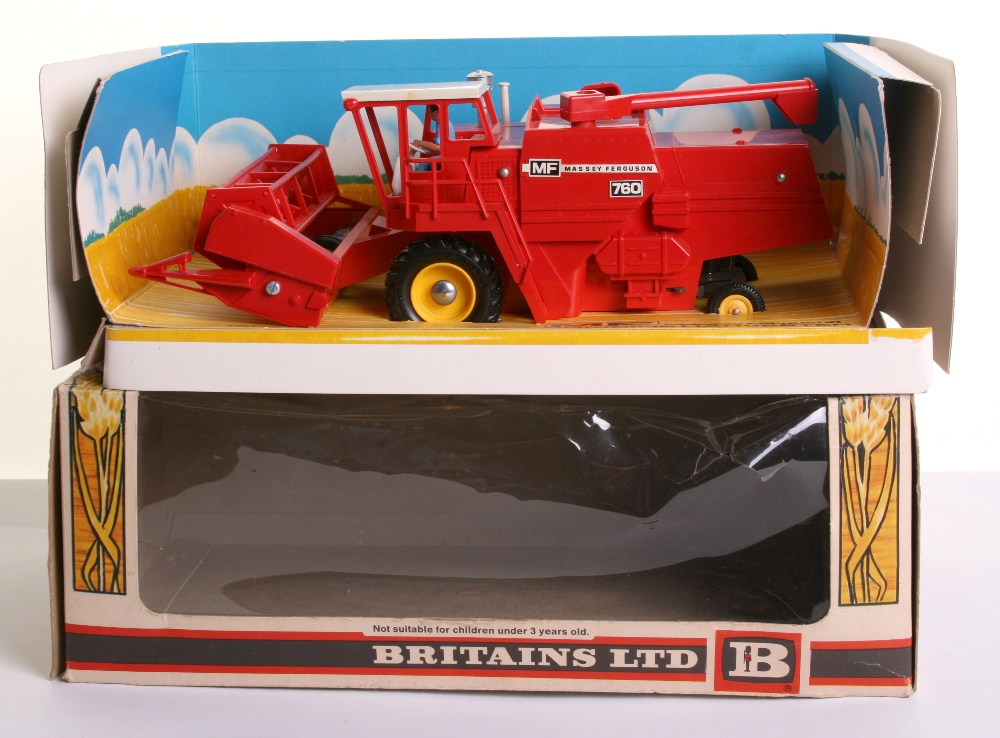 Britain’s 9570 Massey Ferguson Combine Harvester, 1:32nd scale metal & plastic model, in 1st issue - Image 3 of 3