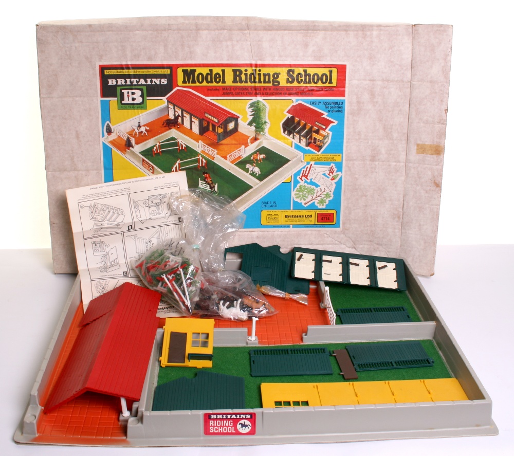 Britains Boxed 4714 Model Riding School, includes make up riding stable with hinged roof, stalls and - Image 2 of 2