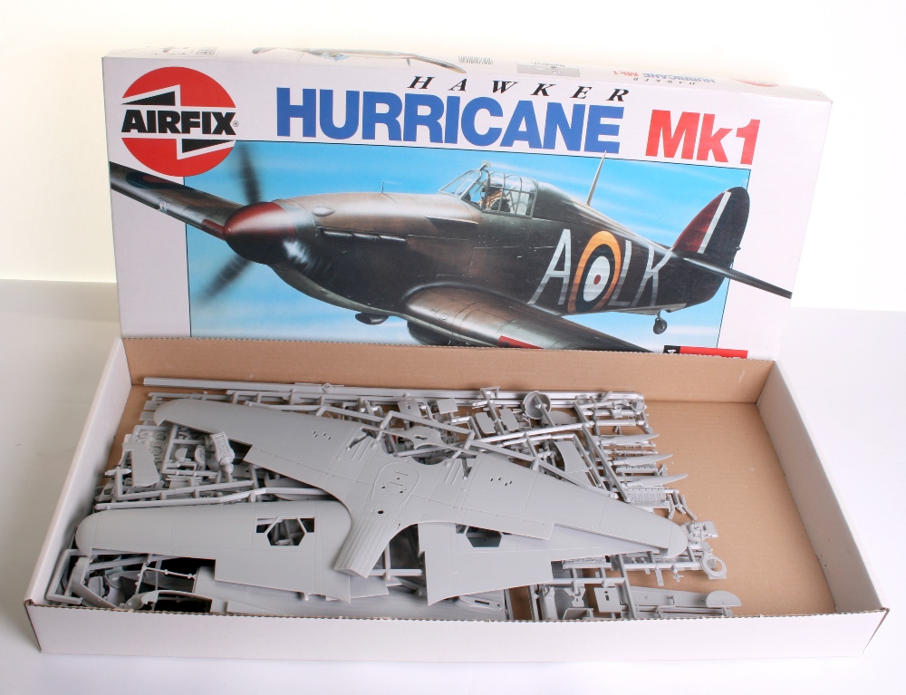 Airfix Model Kit Hawker Hurricane Mk1 14002 in mint boxed condition (1:24 scale)