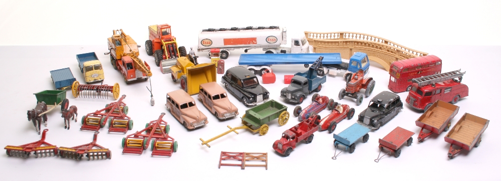 Quantity of Playworn Dinky Toys , including 23n Masserati racing car, 231 Masserati racing car, 2x - Image 2 of 2