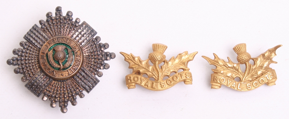 Silver Royal Scots Officers Glengarry / Pagri Badge and Officers Collar Badges, the headdress