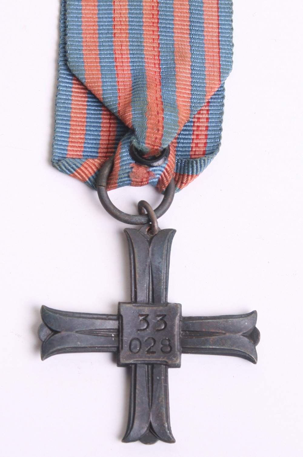 Polish Monte Cassino Cross 9th Medium Artillery 2nd AGPA, the cross is numbered on the reverse 33 - Image 2 of 2