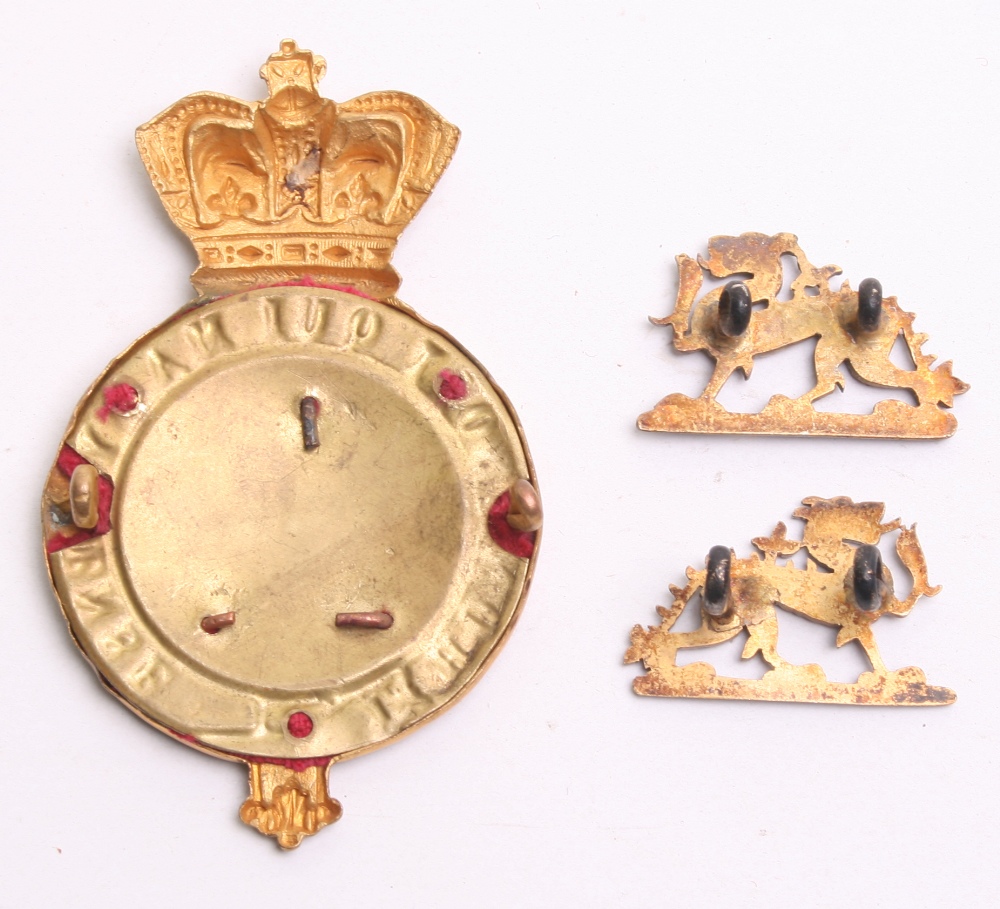 Victorian Royal Berkshire Regiment Officers Glengarry Badge and Collar Badges, gilt crowned garter - Image 2 of 2