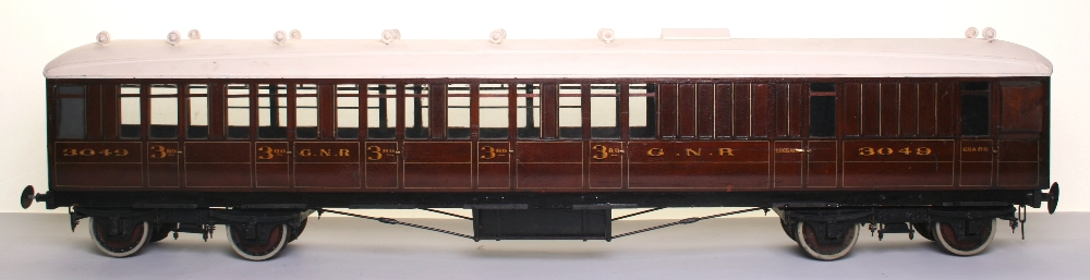 * Two 3 ¼” gauge wooden model Great Northern coaches, late 19th early 20th century, with cast iron - Image 4 of 4