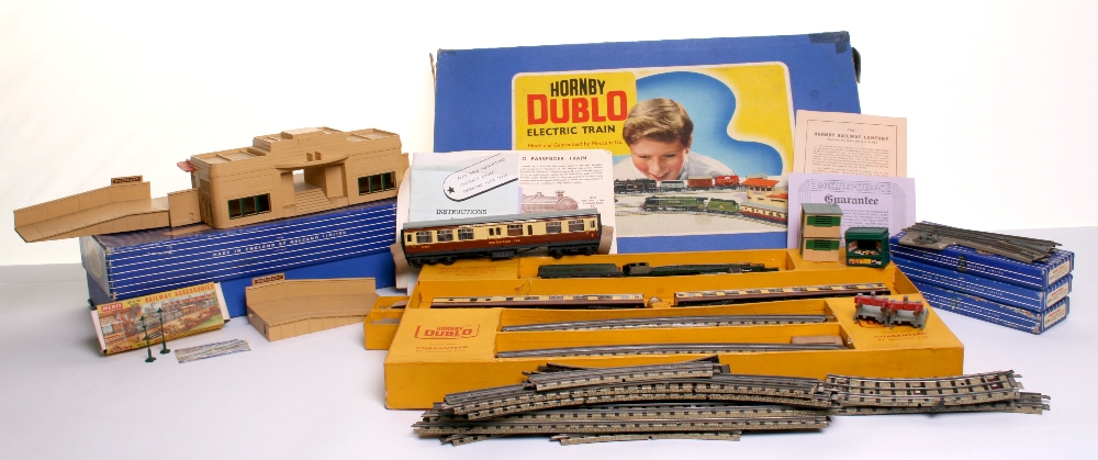 Hornby Dublo 3-rail EDP20 Passenger Train "Bristolian" Set, consisting of Bristol Castle BR 7013