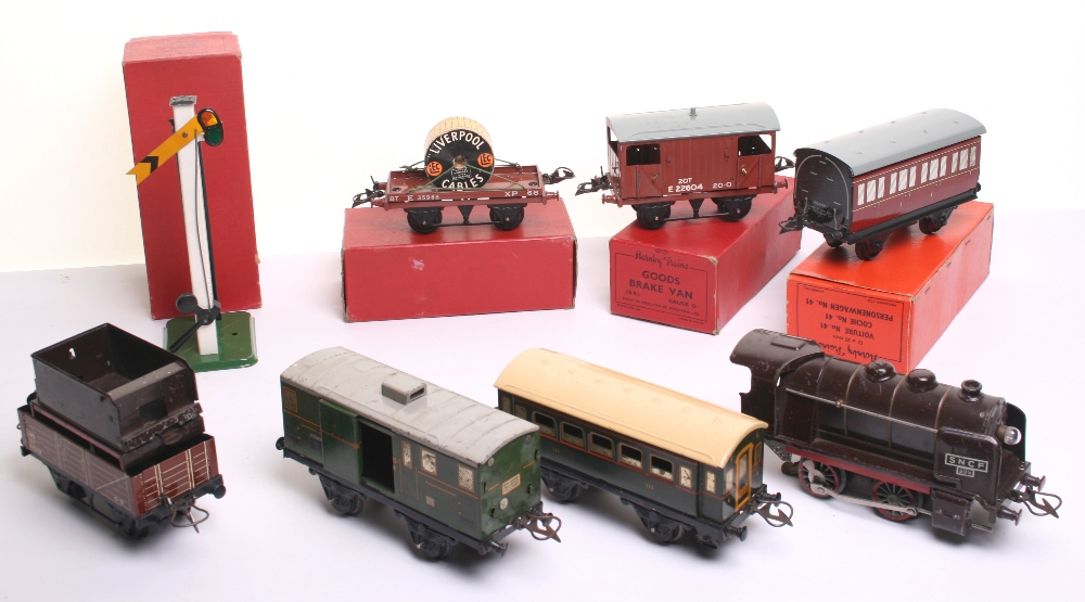 French Hornby O Gauge 0-4-0 Locomotive and Tender SNCF Brown 20V Electric, in good used condition,