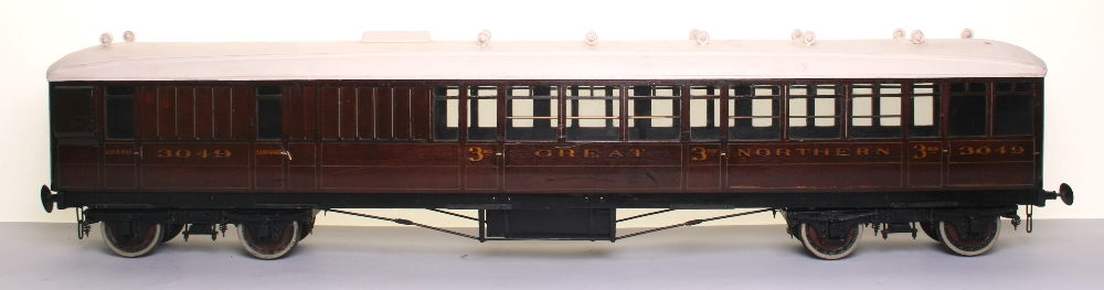 * Two 3 ¼” gauge wooden model Great Northern coaches, late 19th early 20th century, with cast iron - Image 3 of 4