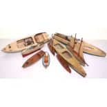 Collection of wooden pond boats, including Bowmans steam fired speed boat Snipe, 23” 58.5cm) long,