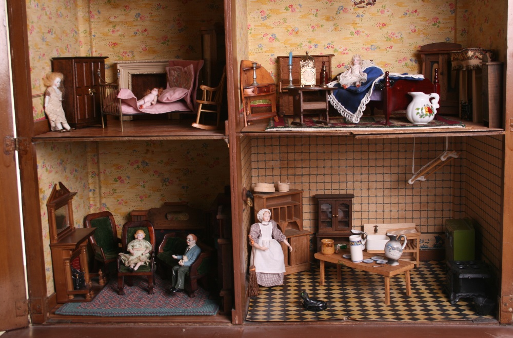 ‘The Station House’ painted wooden Edwardian doll house, the impressive brown and cream painted - Image 2 of 3