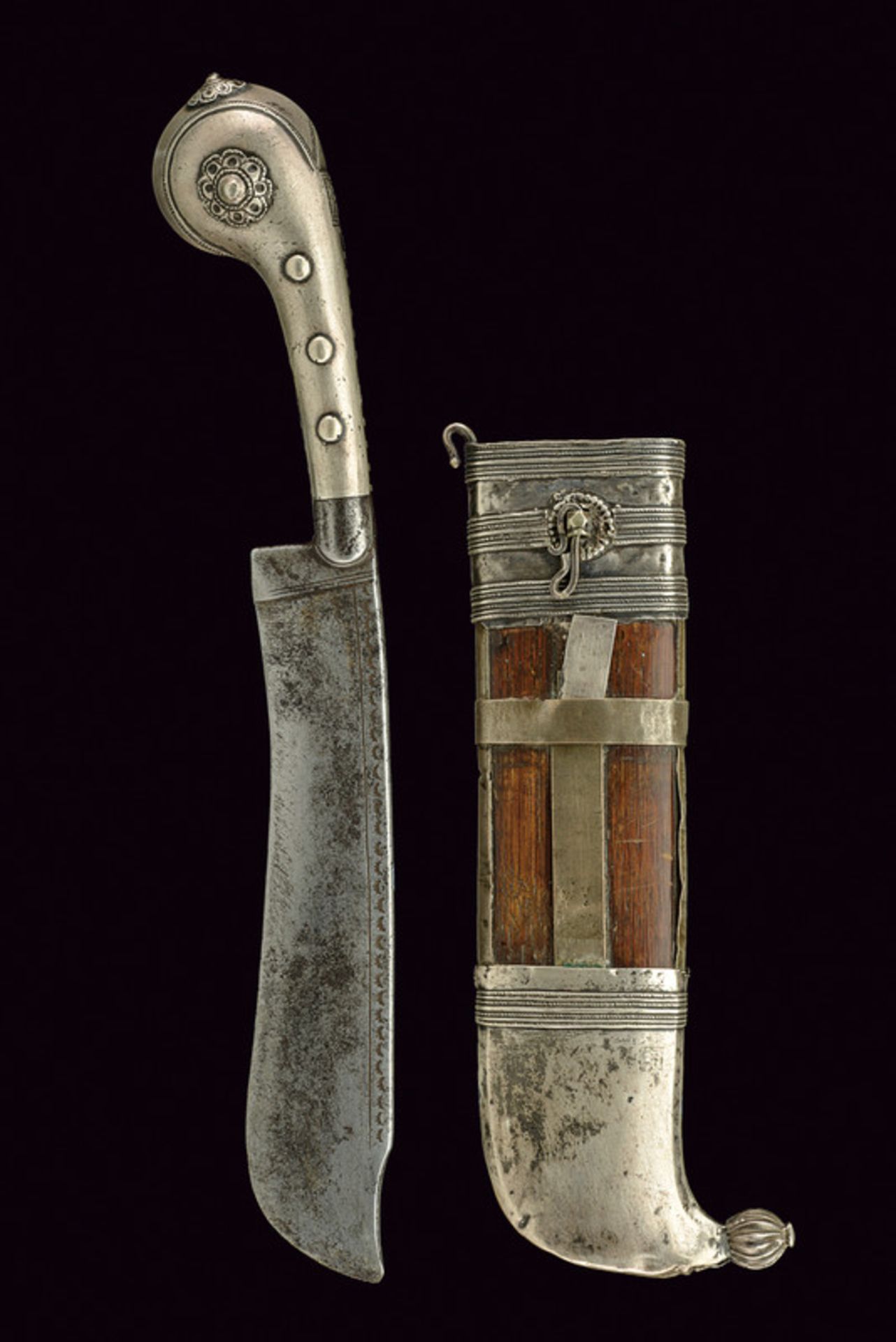 A pichangatti dating: 19th Century provenance: India Wide, single-edged blade engraved with a band - Image 3 of 3