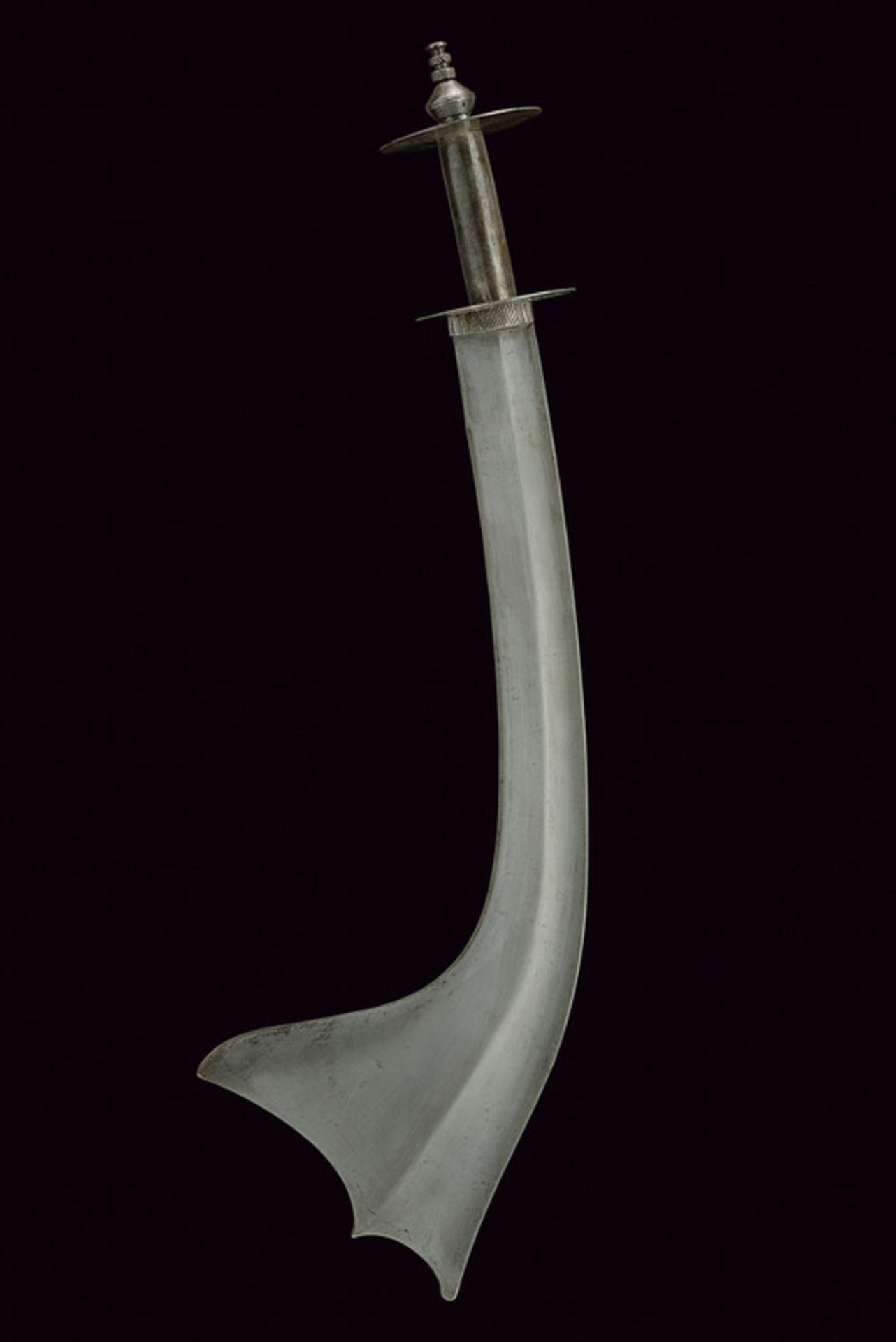 A kora dating: 19th Century provenance: Nepal Strong, heavy, single-edged blade with fuller and - Image 4 of 4