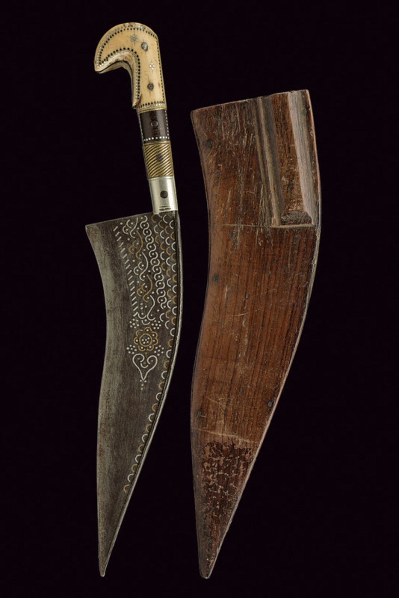 A kerala (knife) dating: 19th Century provenance: India Wide, curved blade with "T"-back, - Image 3 of 3